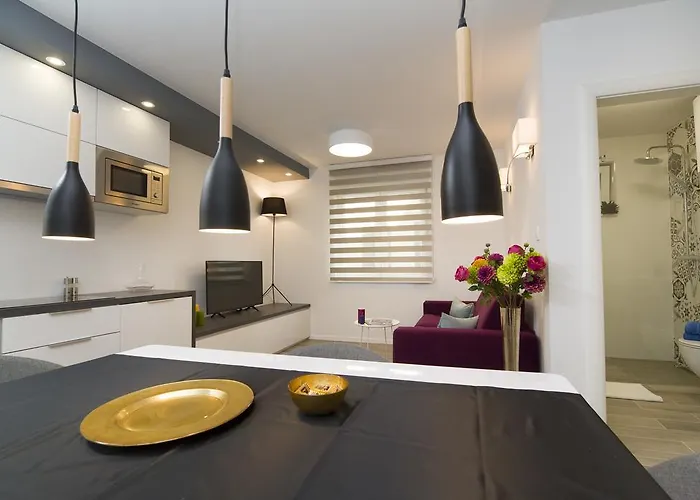 Le Grey, Modern & Luxurious In Centre 아파트 *