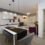 Le Grey, Modern & Luxurious In Centre Split